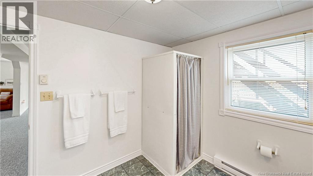 28 Kenneth Drive - 32