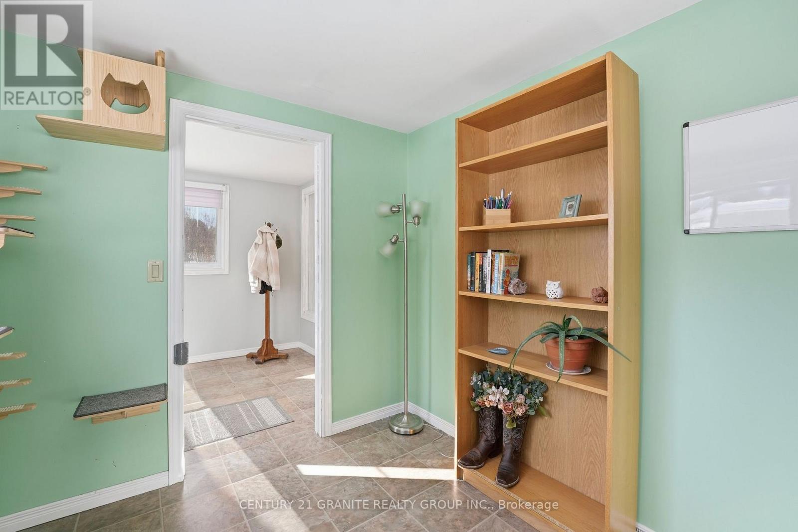 1367 DETLOR ROAD - 22