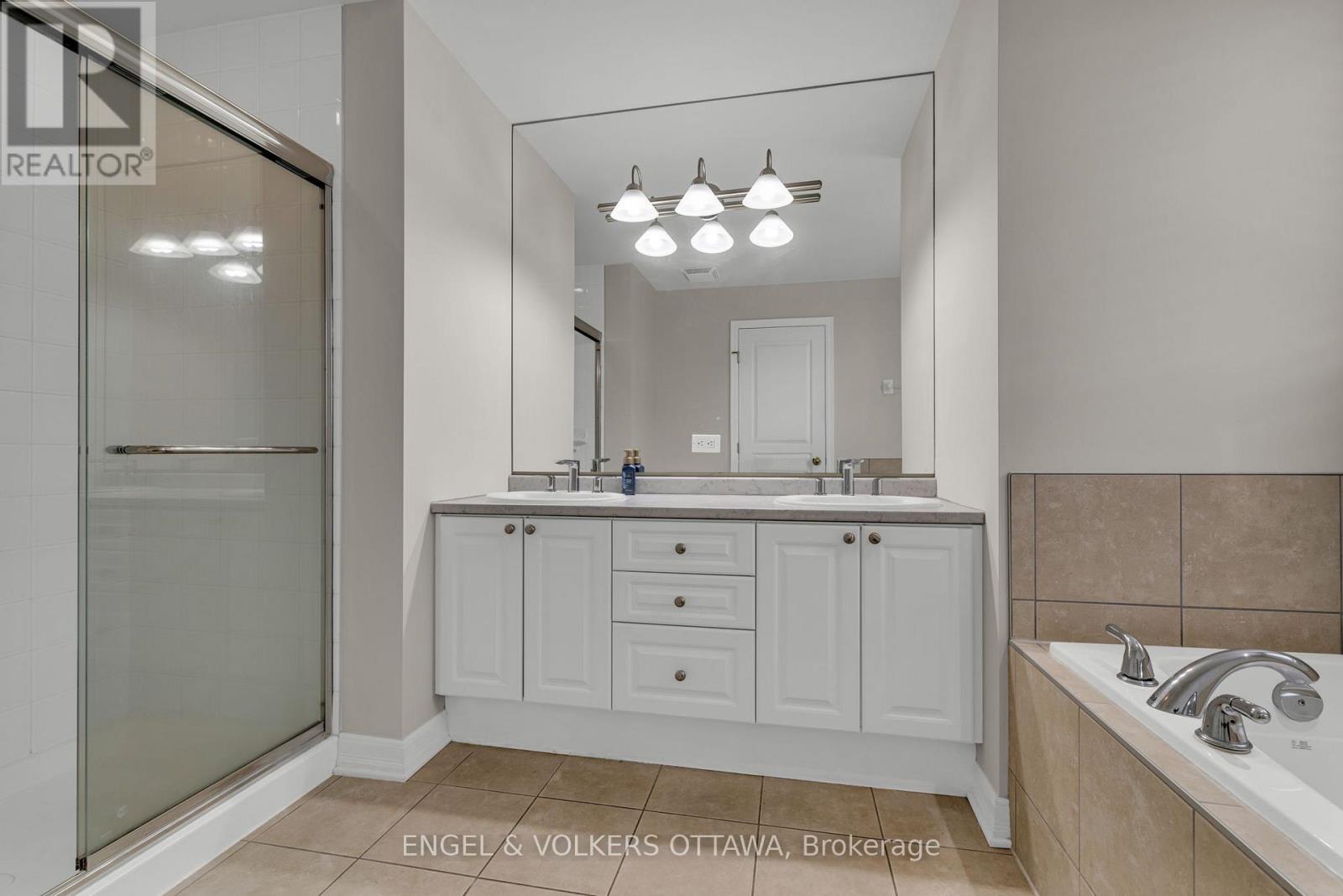 145 MANORHILL PRIVATE — photo 16