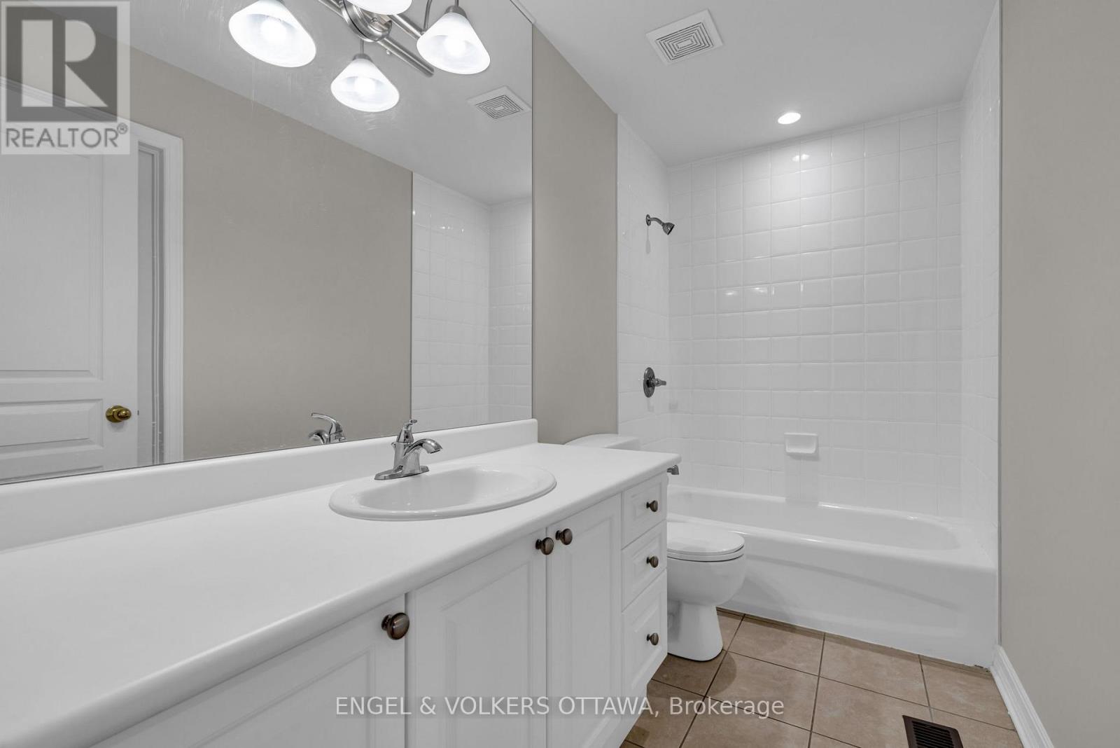 145 MANORHILL PRIVATE — photo 23