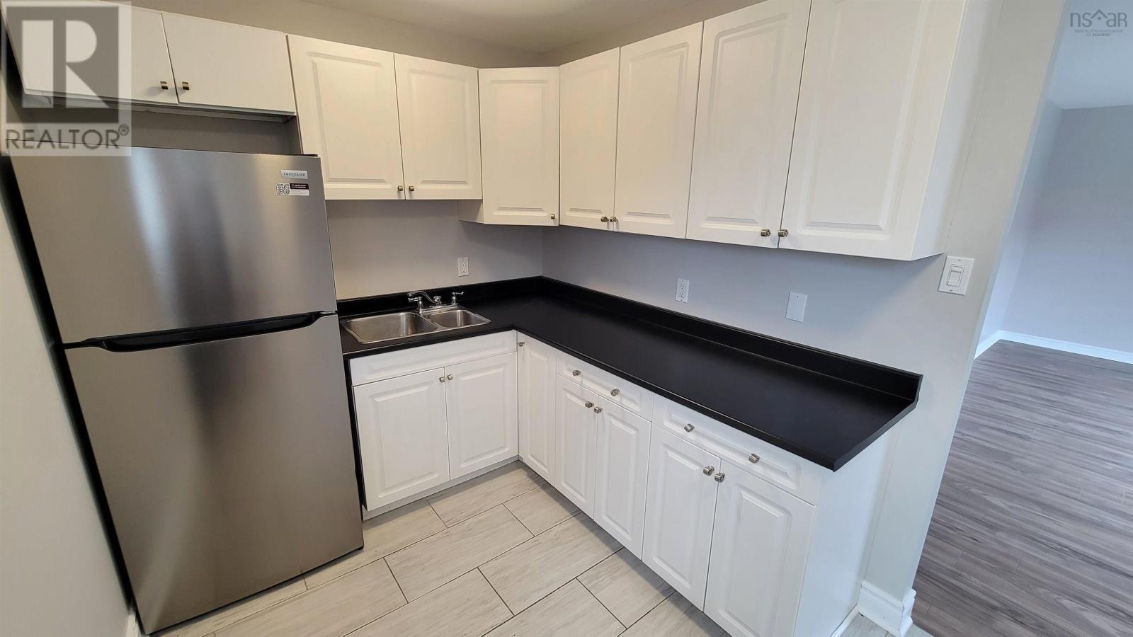 Property 7 of 45 of 3615/ 3617 Robie Street