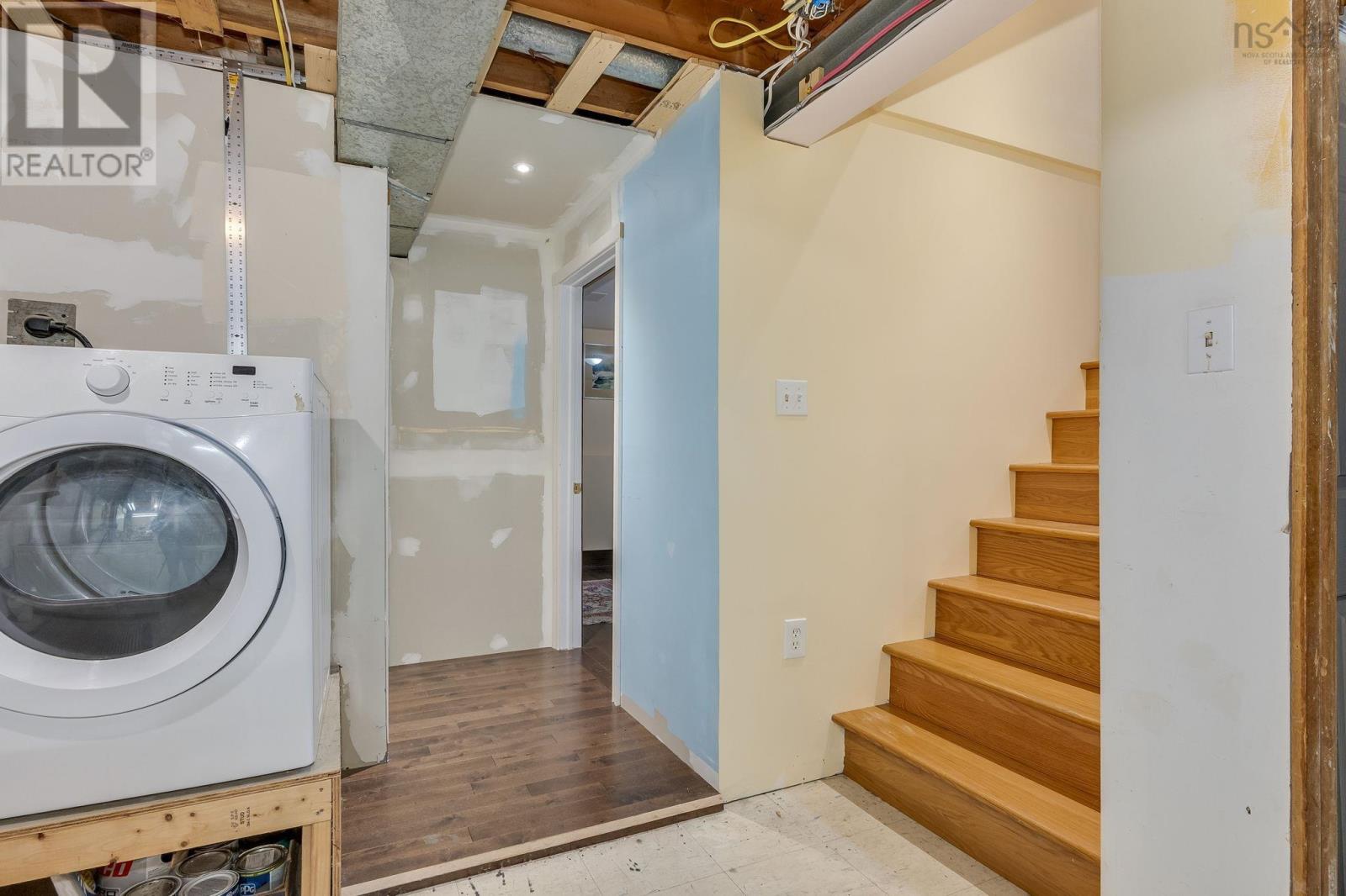 Property 27 of 43 of 404 Poplar Drive