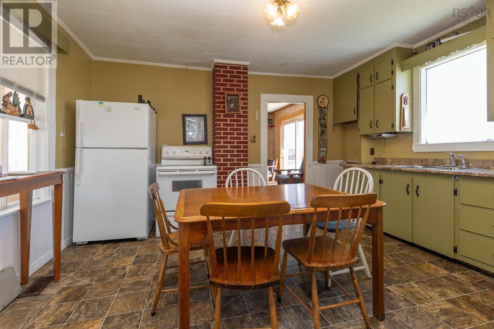 Property 19 of 34 of 485 Highway 304