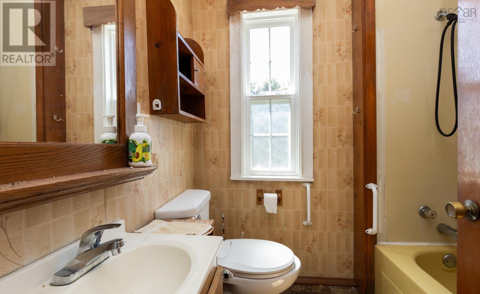 Property 28 of 34 of 485 Highway 304