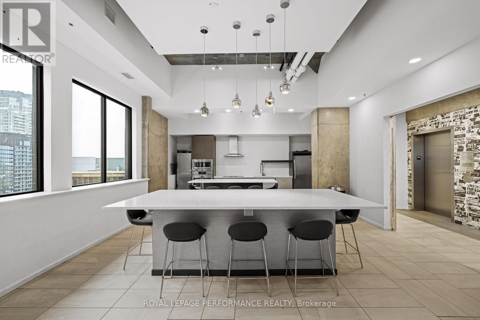 1118 - 105 CHAMPAGNE AVENUE S — photo 24
