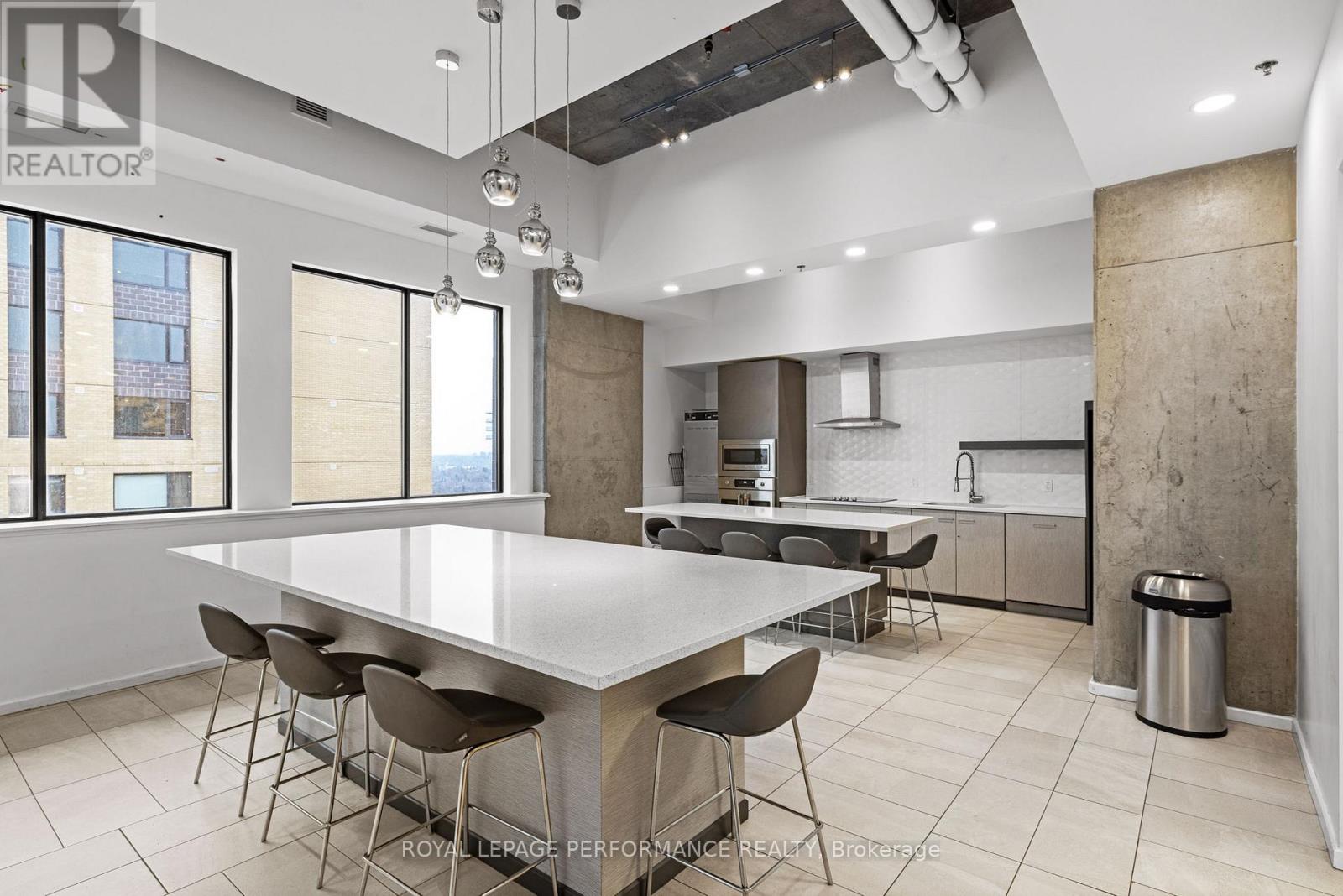 1118 - 105 CHAMPAGNE AVENUE S — photo 25