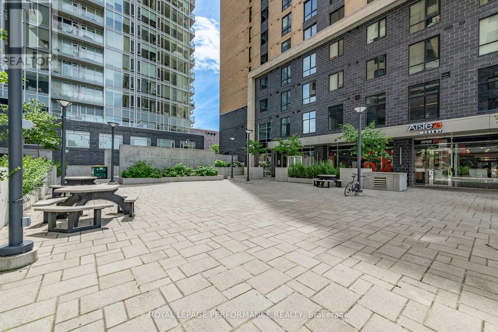 1118 - 105 CHAMPAGNE AVENUE S — photo 30