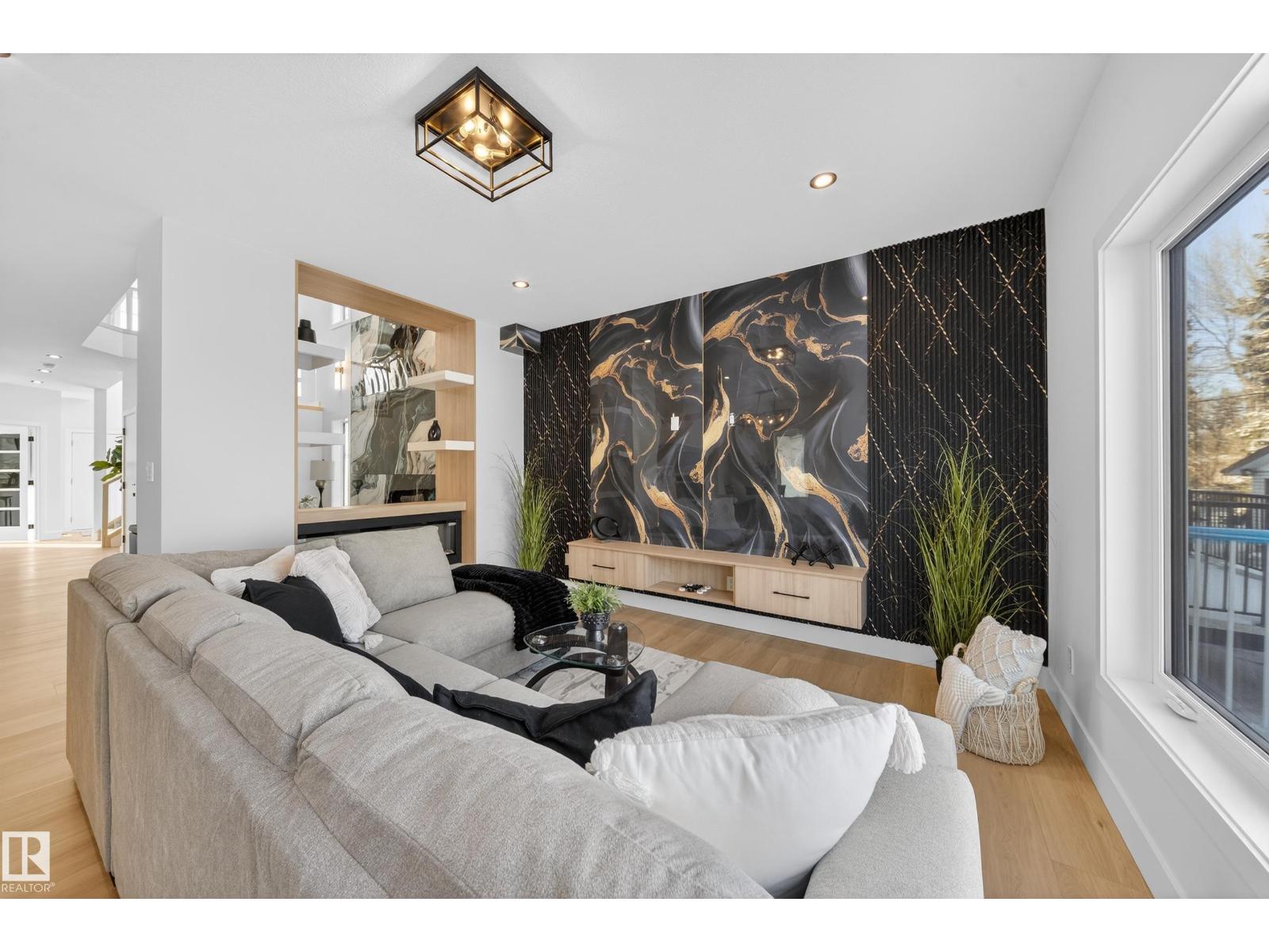 9907 68 ST NW - 10