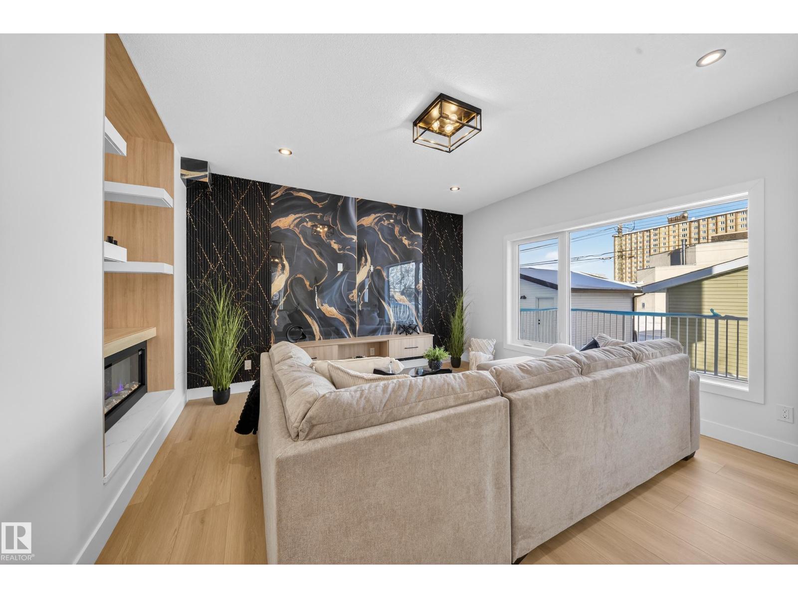 9907 68 ST NW - 14