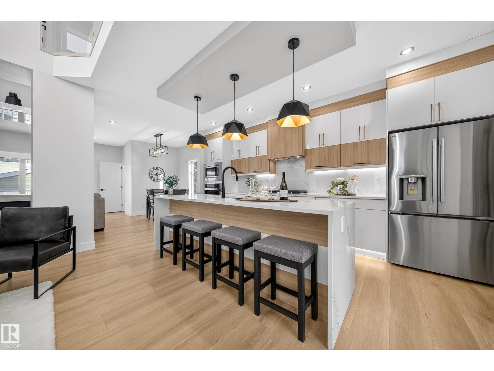 9907 68 ST NW - 16