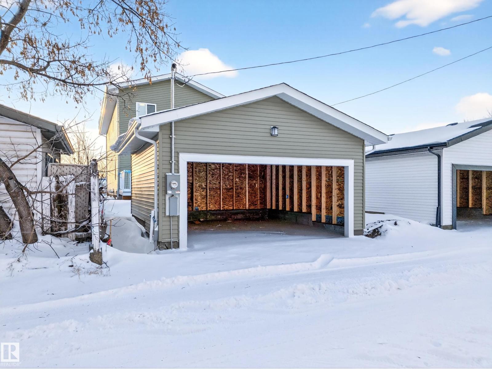 9907 68 ST NW - 63