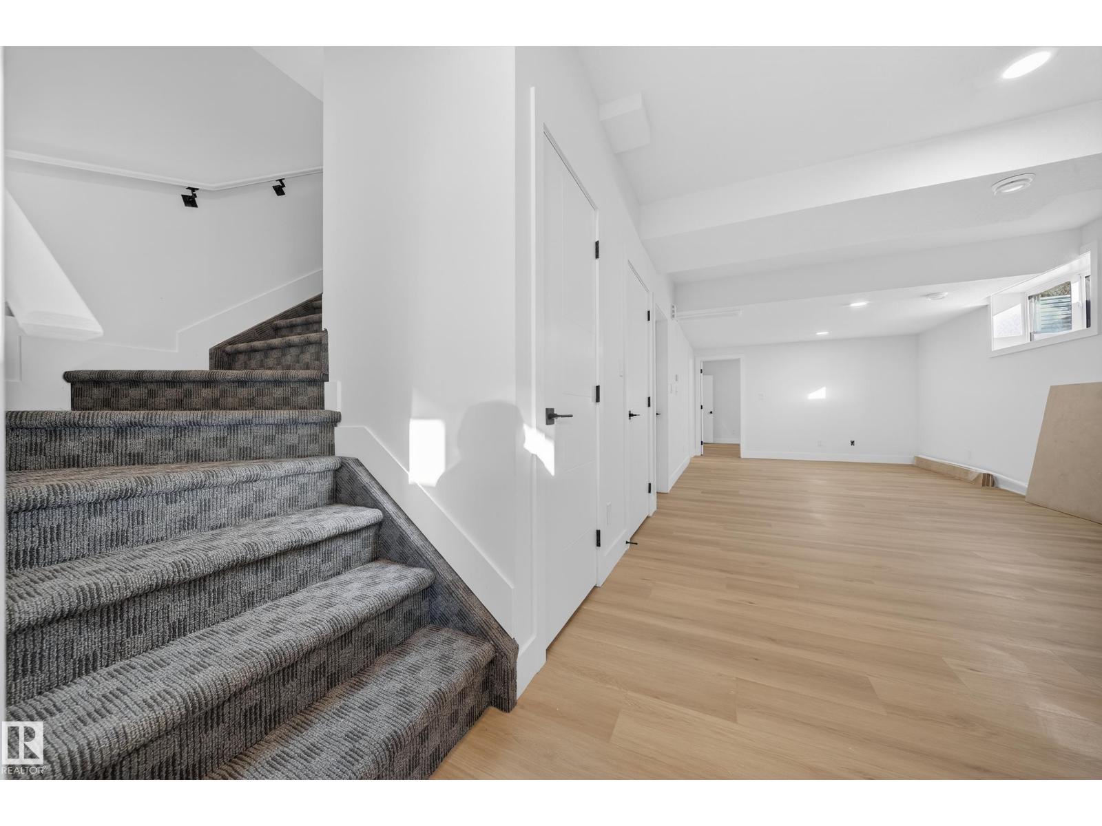 9907 68 ST NW - 49