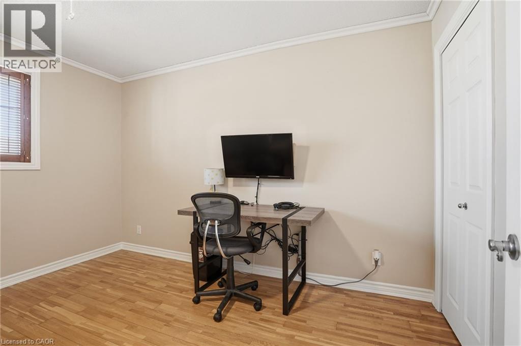 2 HICKORY Court - 24