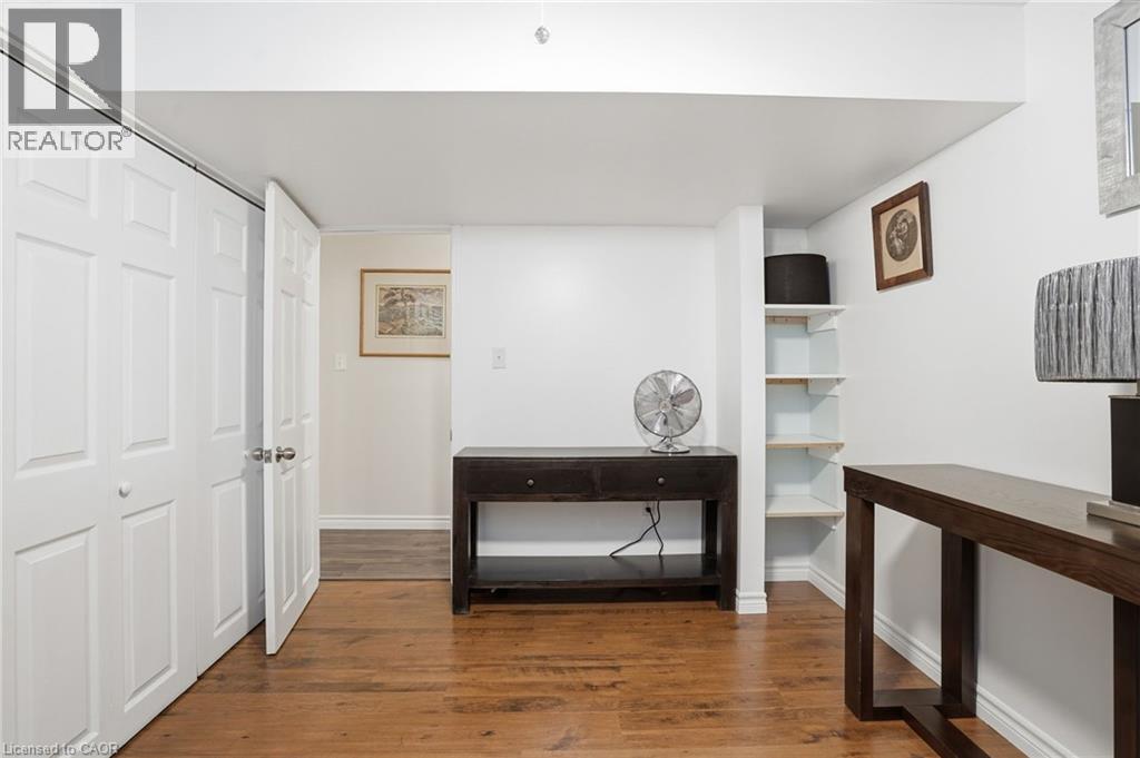 2 HICKORY Court - 32