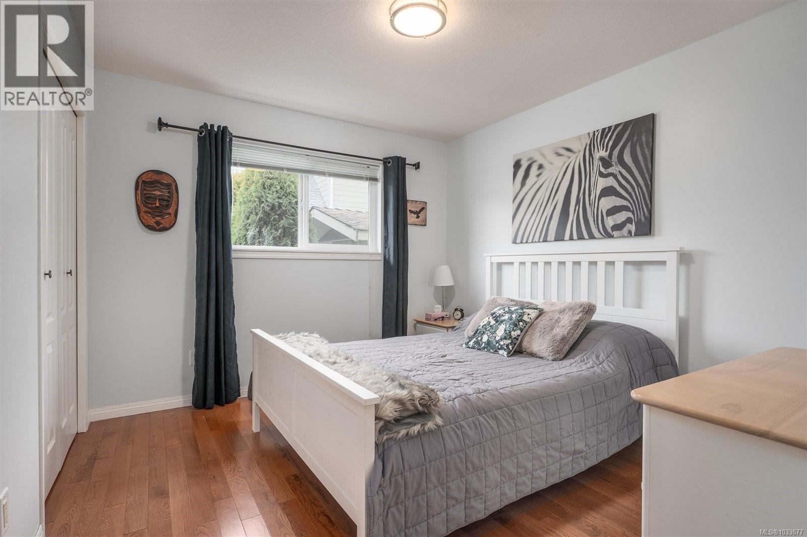 736 Barclay Cres - 19