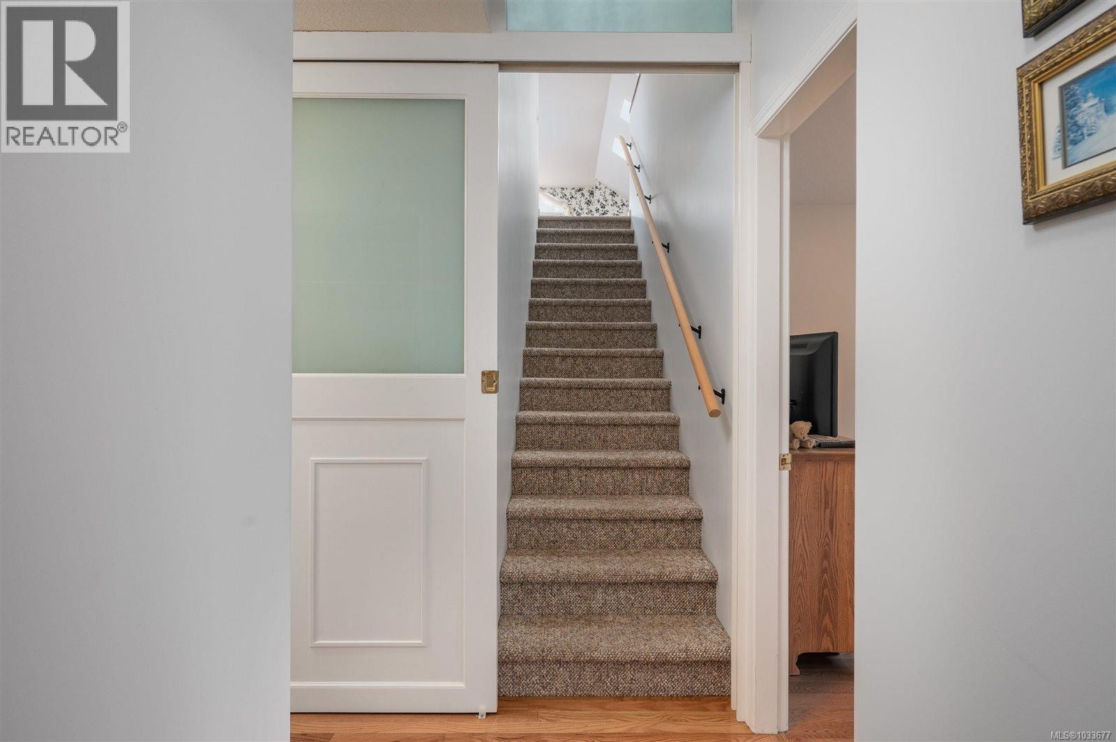 736 Barclay Cres - 22