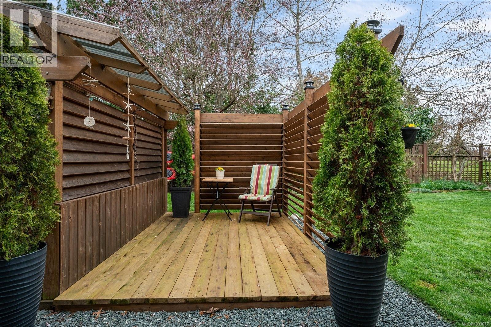 736 Barclay Cres - 32