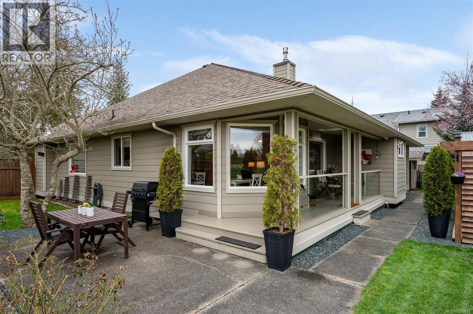 736 Barclay Cres - 36