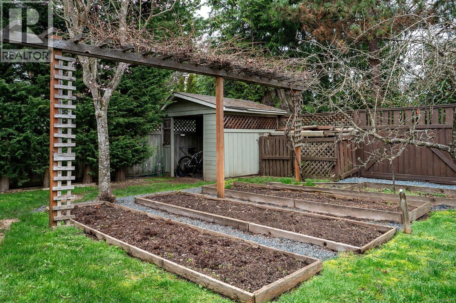 736 Barclay Cres - 37