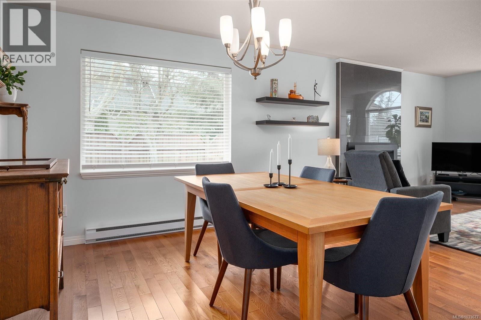 736 Barclay Cres - 6