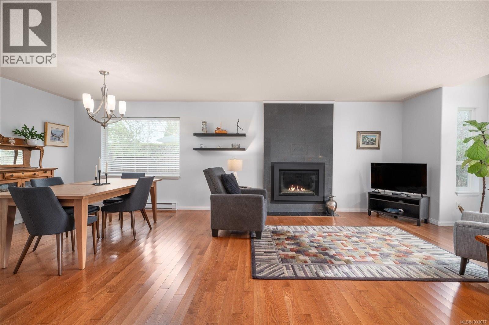 736 Barclay Cres - 7