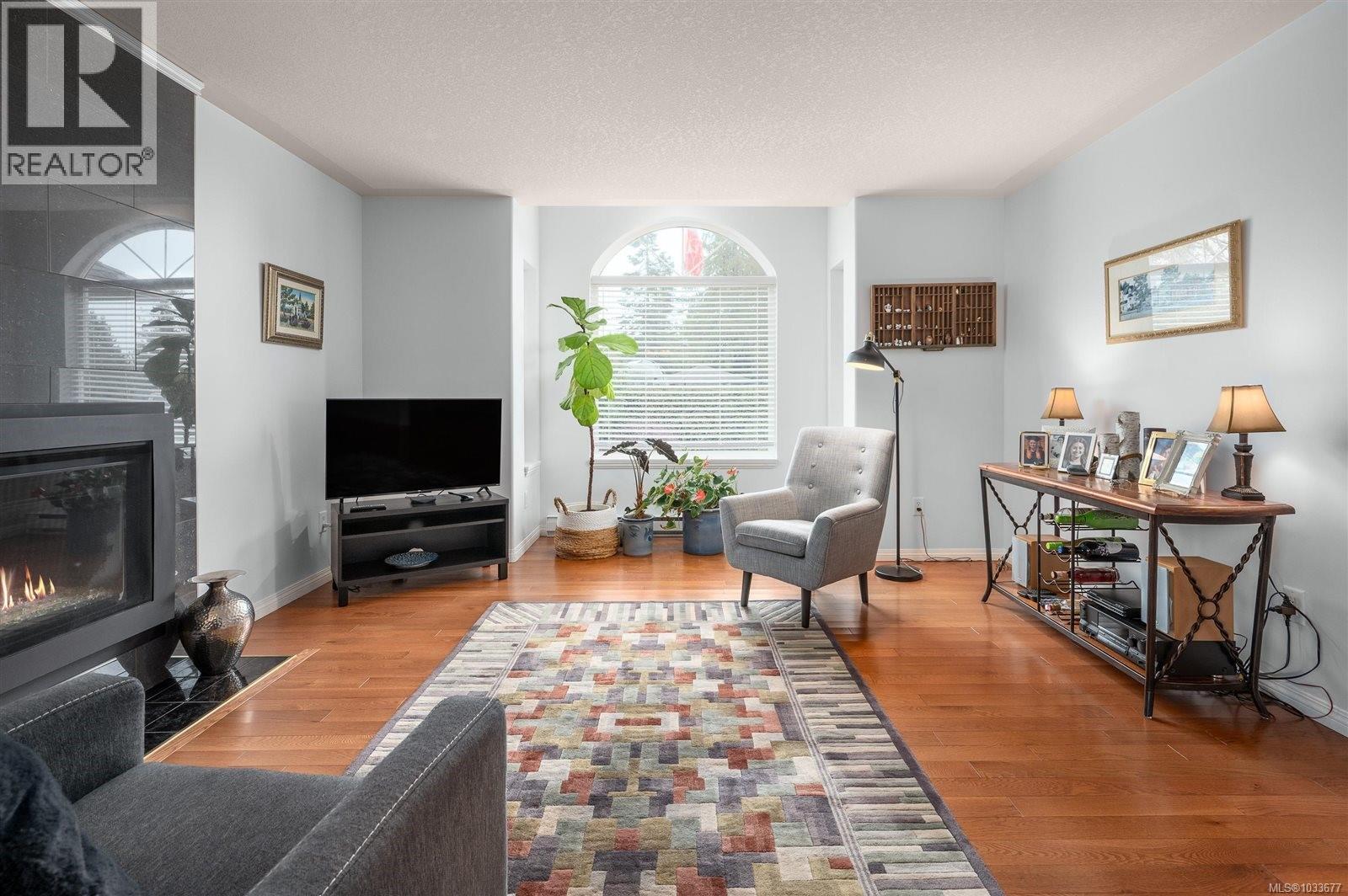 736 Barclay Cres - 8