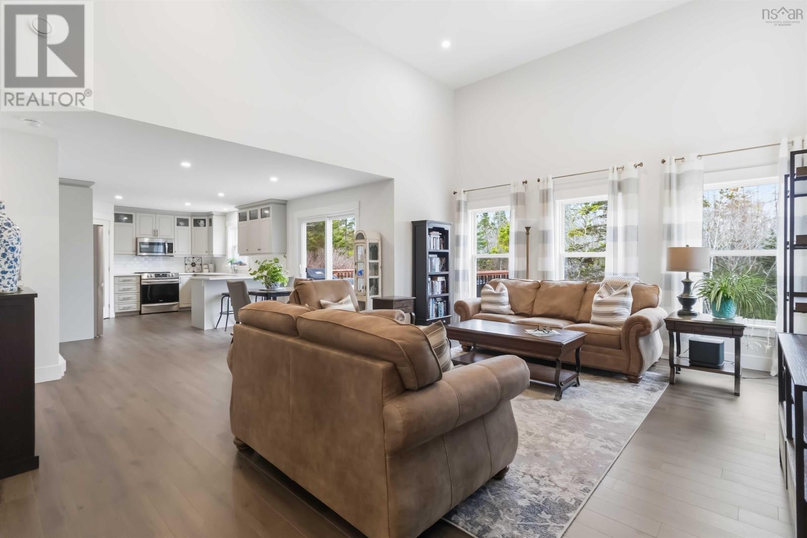 426 Wisteria Lane — photo 9