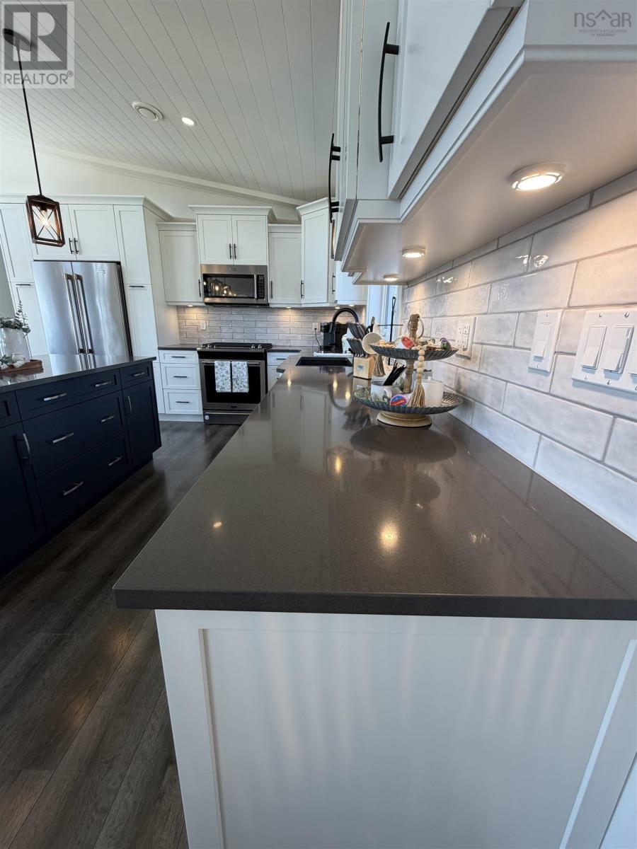 Property 8 of 32 of 17 Birds Eye View Lane  B2G 2L1