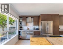 Kitchen - 3948 Finnerty Road Unit# 132, Penticton, BC V2A8P8 Photo 9