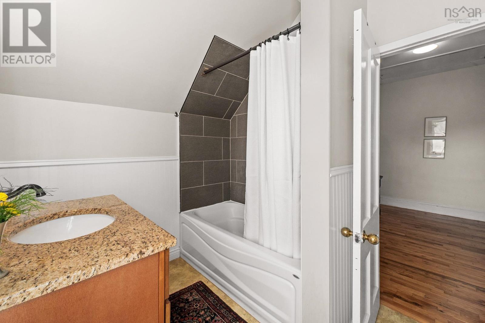 Property 37 of 51 of 1656 Wentworth Road