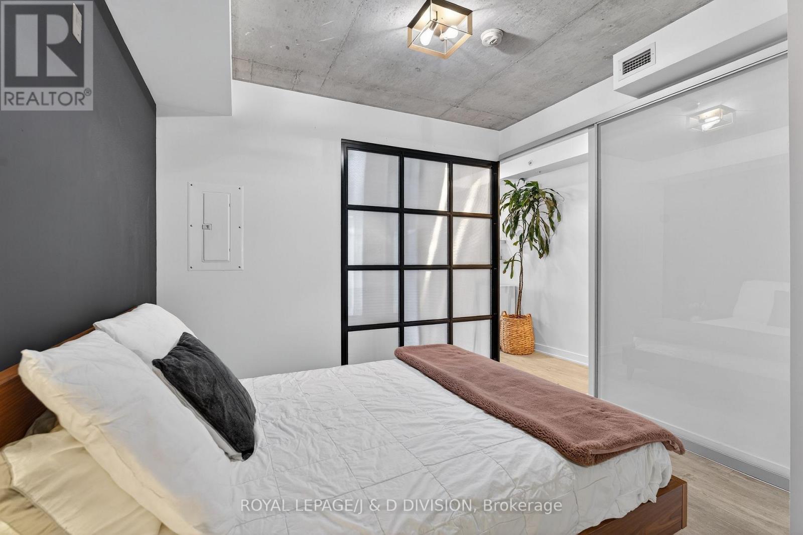 #322 109 OSSINGTON AVENUE - 4