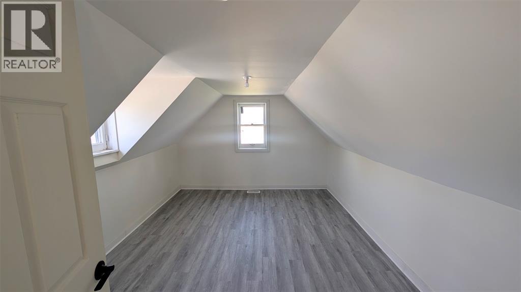 166 ROSS AVENUE — photo 14