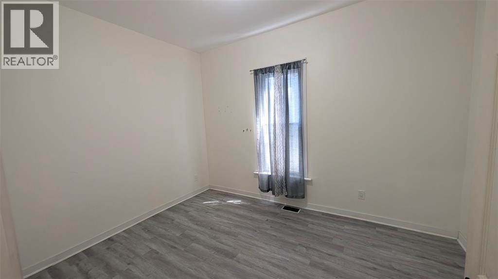 166 ROSS AVENUE — photo 7