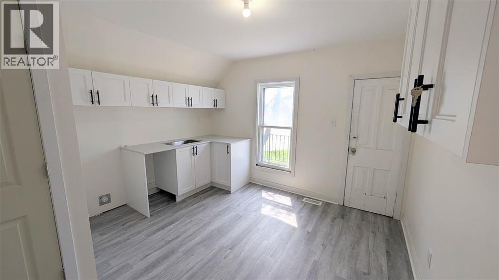 166 ROSS AVENUE — photo 11