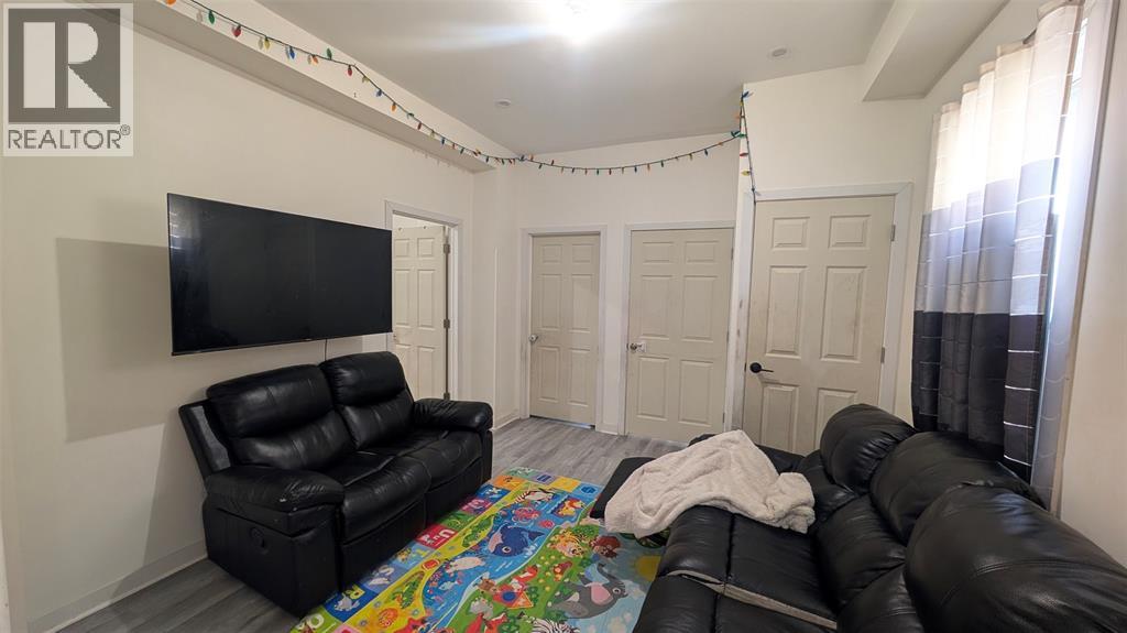 166 ROSS AVENUE - photo 2