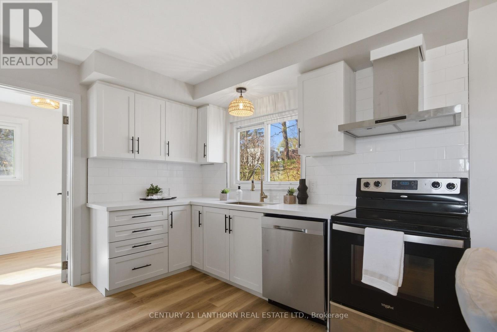 48 WALLBRIDGE CRESCENT — photo 11
