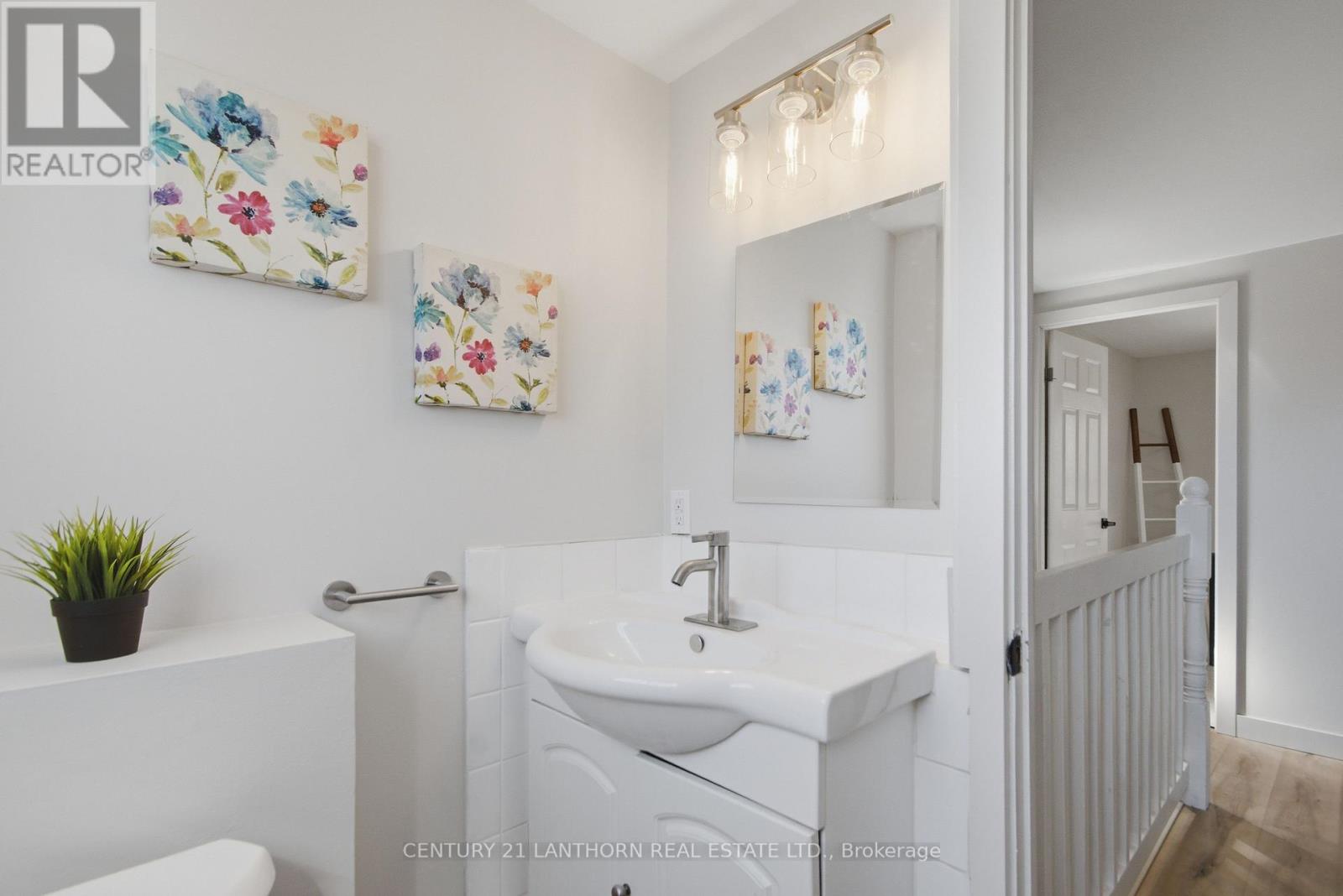 48 WALLBRIDGE CRESCENT — photo 17