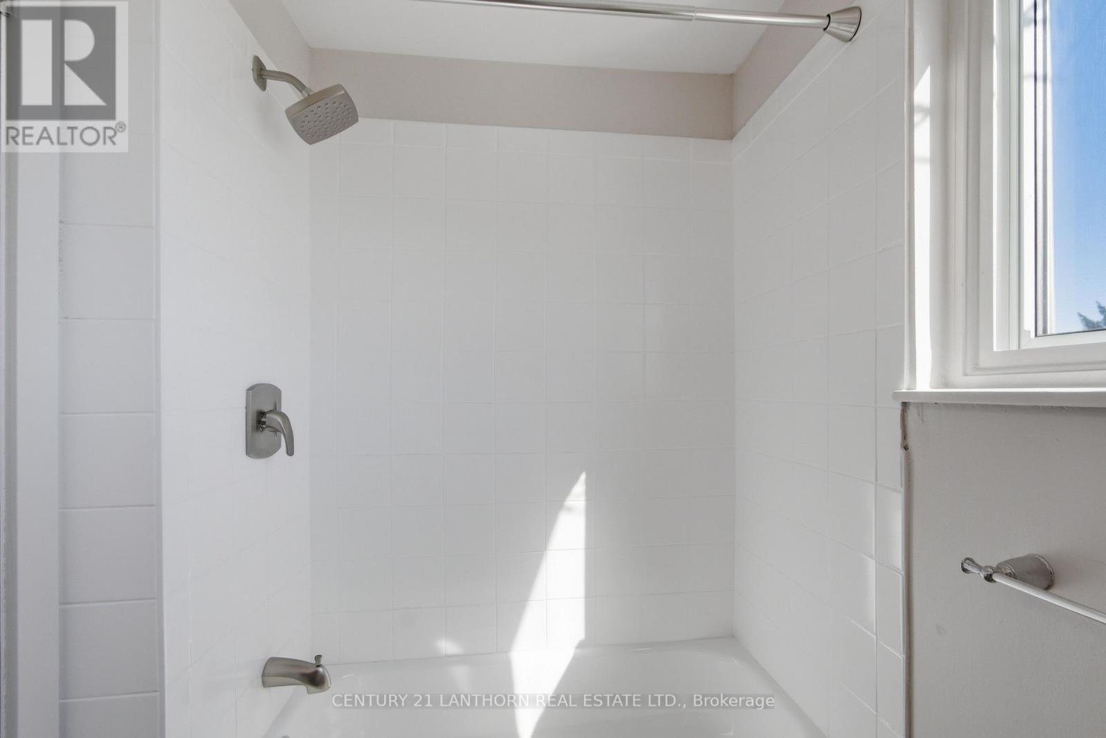 48 WALLBRIDGE CRESCENT — photo 18