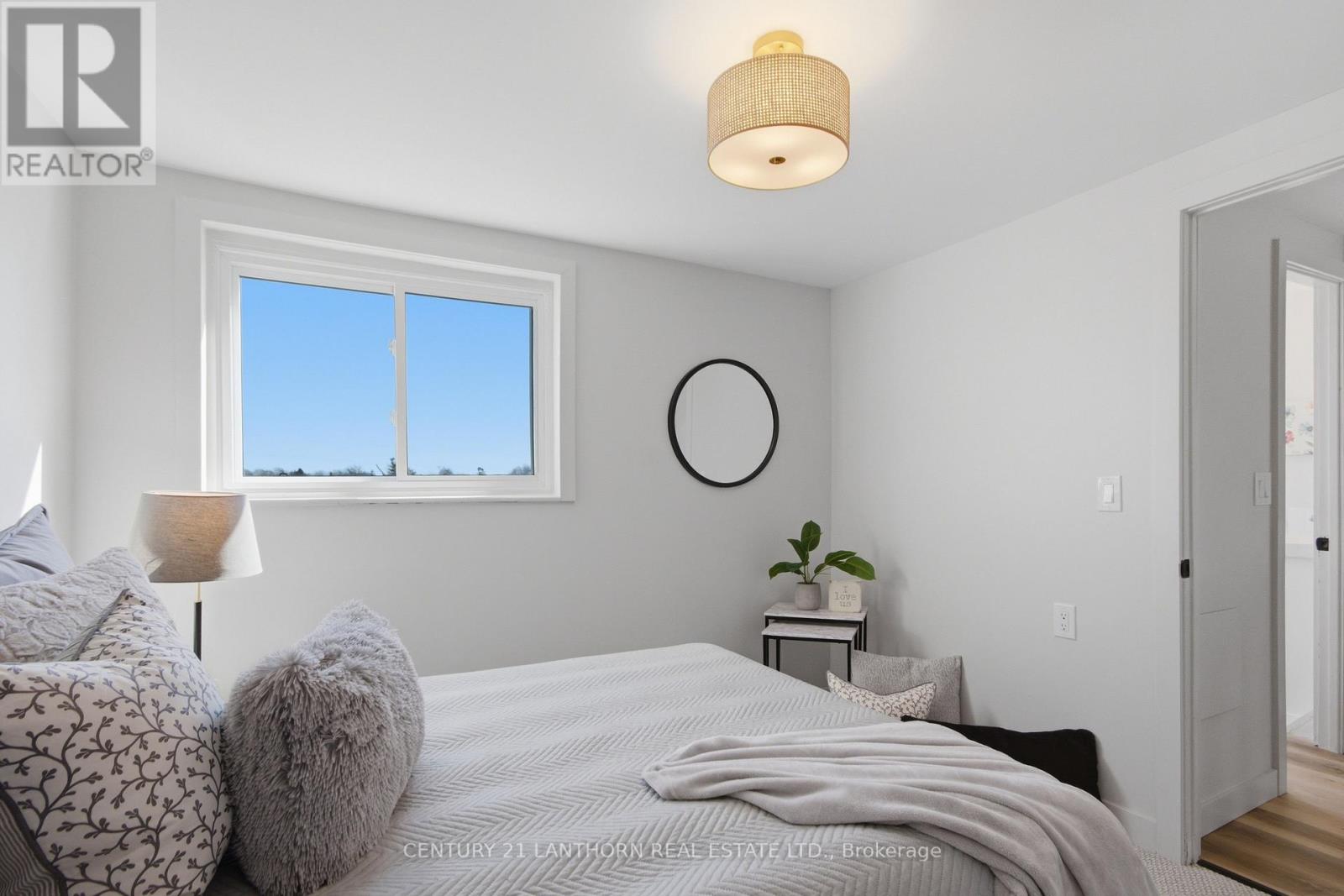 48 WALLBRIDGE CRESCENT — photo 23