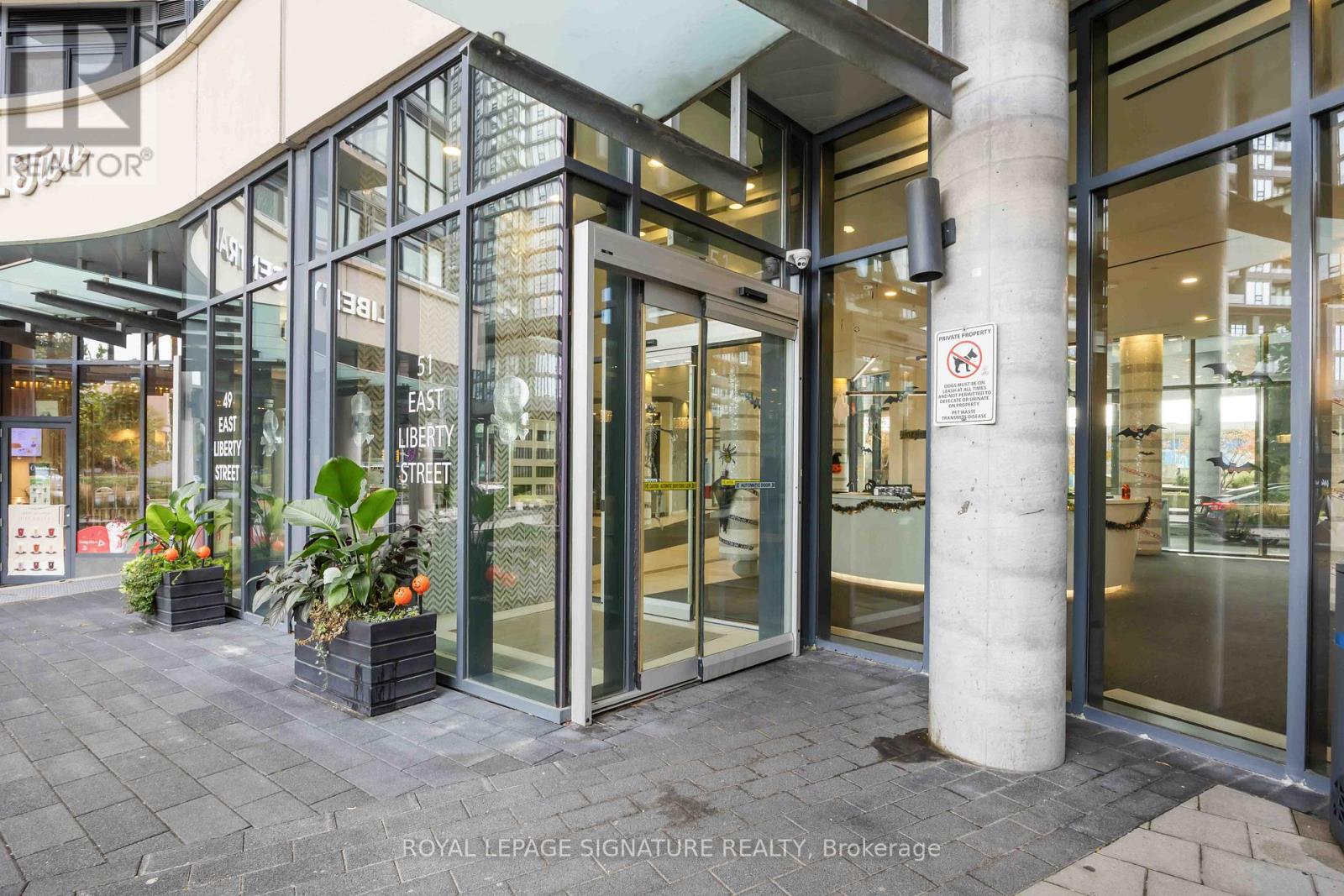 #2215 51 EAST LIBERTY STREET - 22