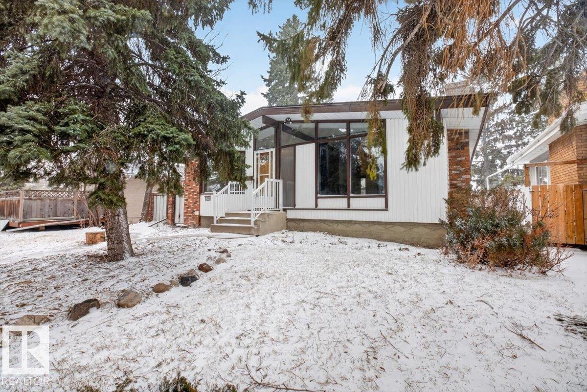 6018 105A ST NW, Edmonton