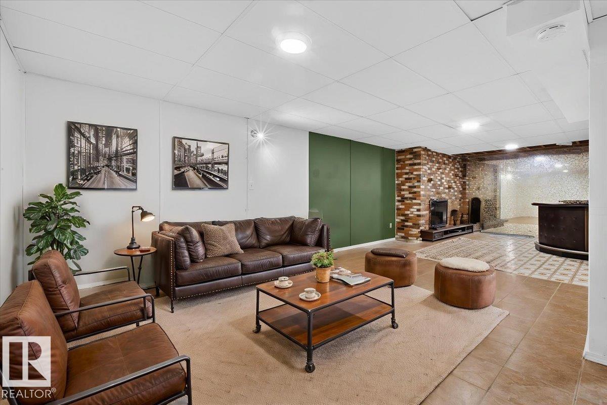 6018 105A ST NW, Edmonton