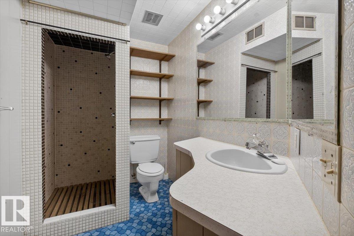 6018 105A ST NW, Edmonton