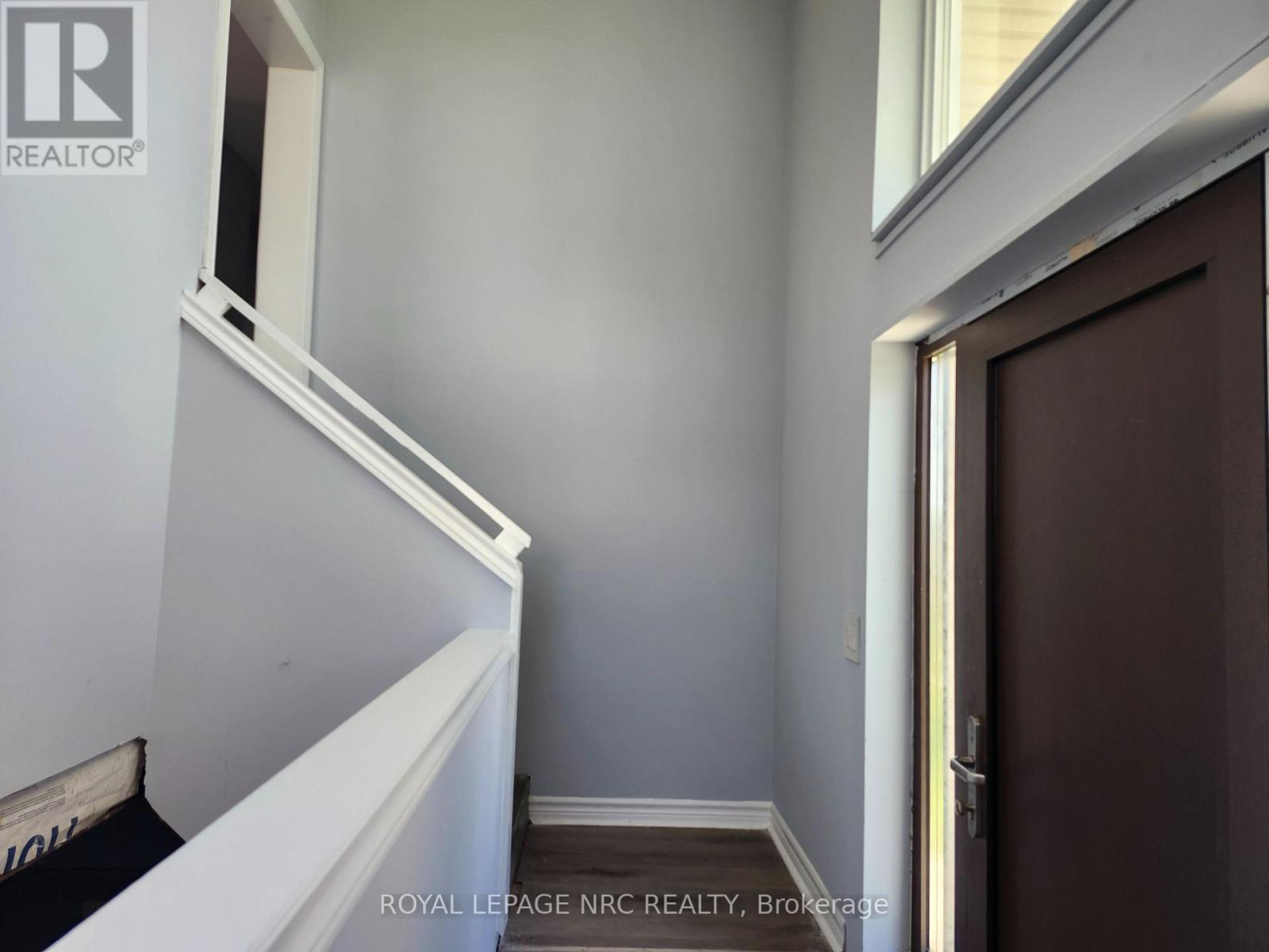 Entrance with tall ceilings