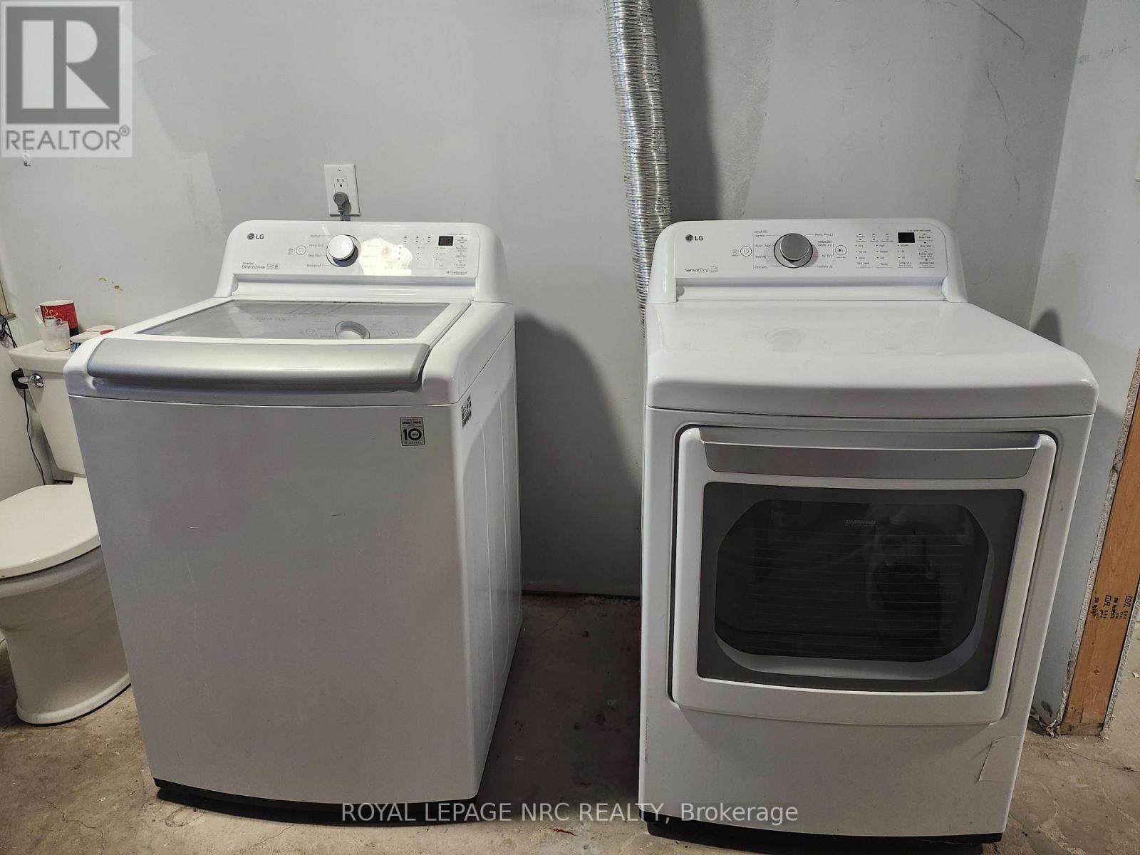 Washer and dryer stay