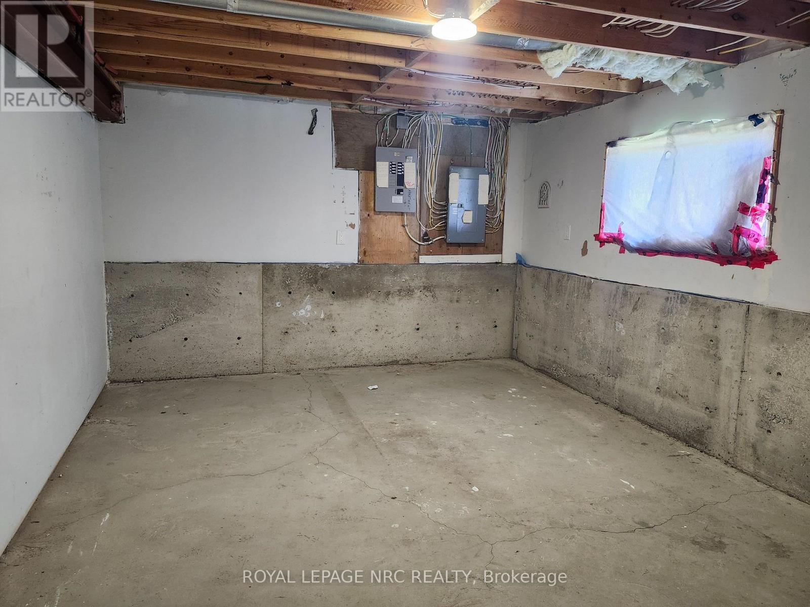 Room could be bedroom