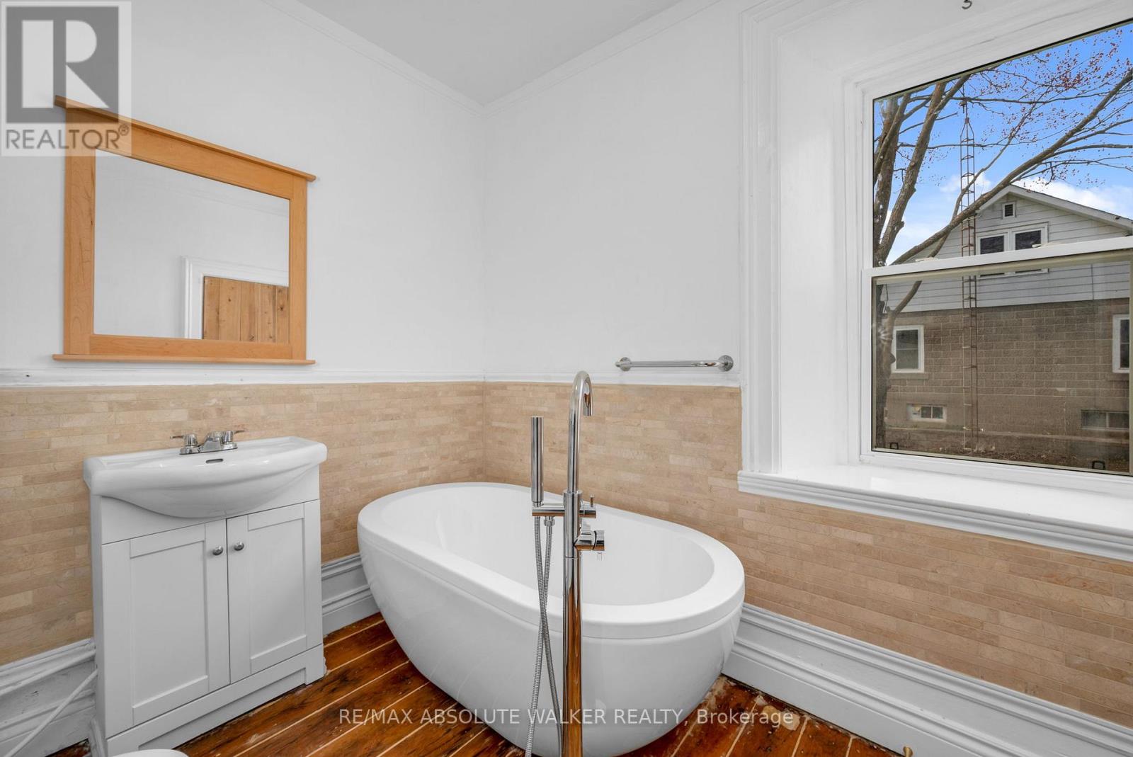 297 PARK STREET E - 26