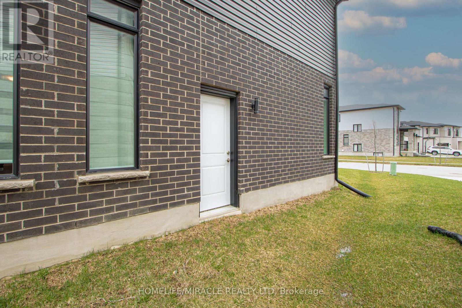 1464 MEDWAY PARK DRIVE — photo 44