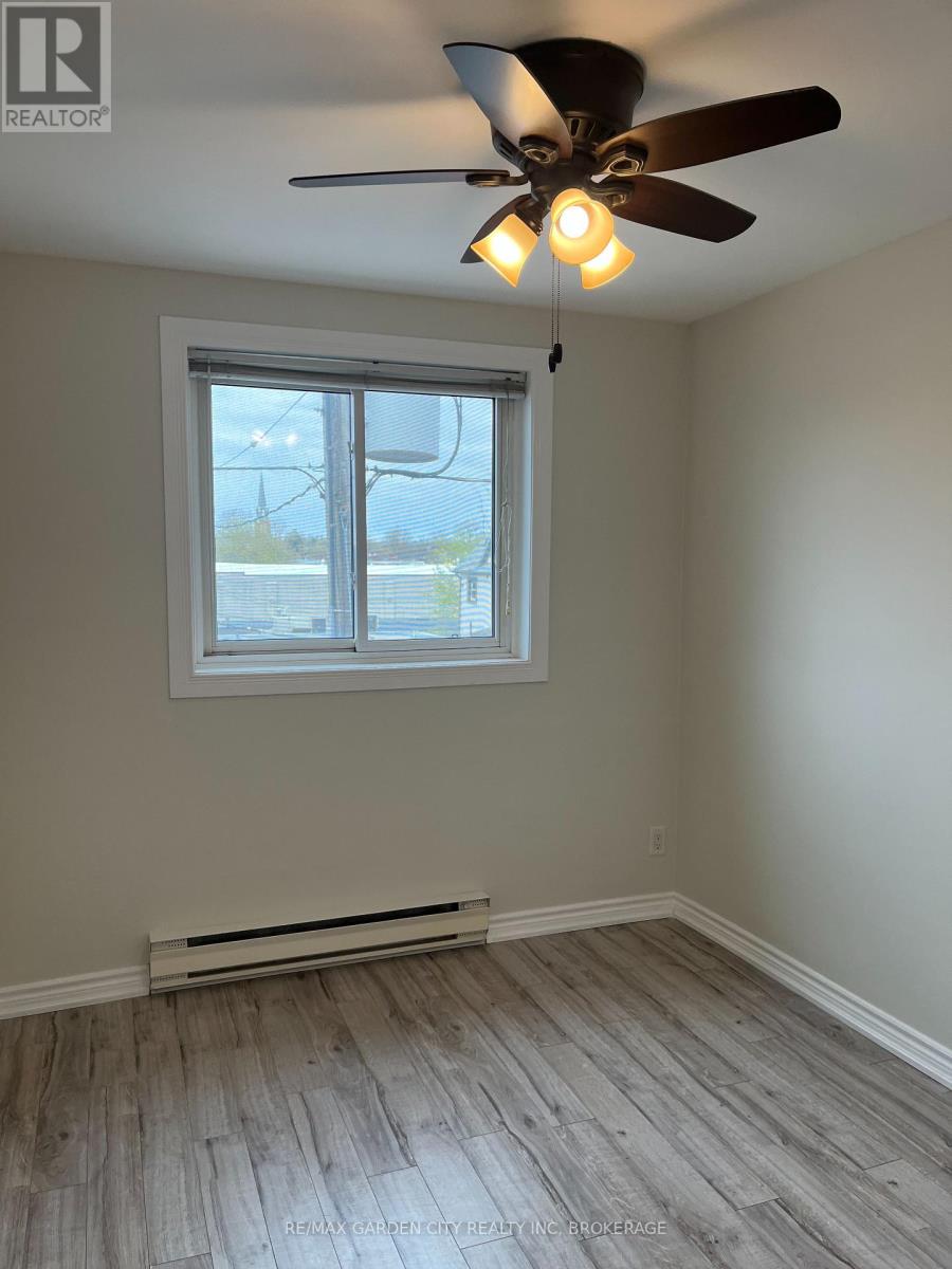 #302 4692 CRYSLER AVENUE - 11