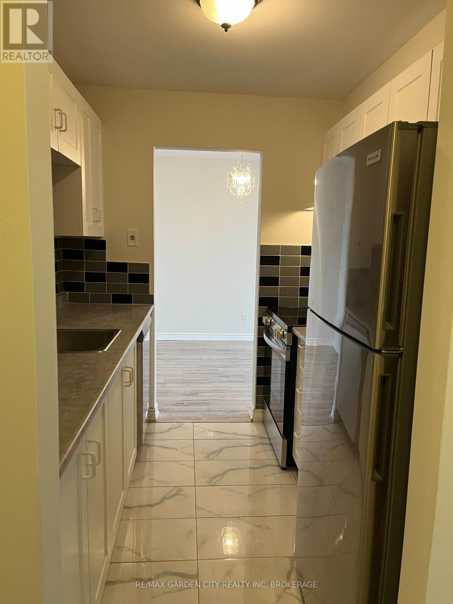 #302 4692 CRYSLER AVENUE - 3